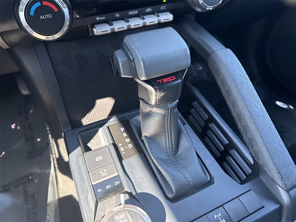 2025 Toyota Tacoma TRD Off-Road photo 14