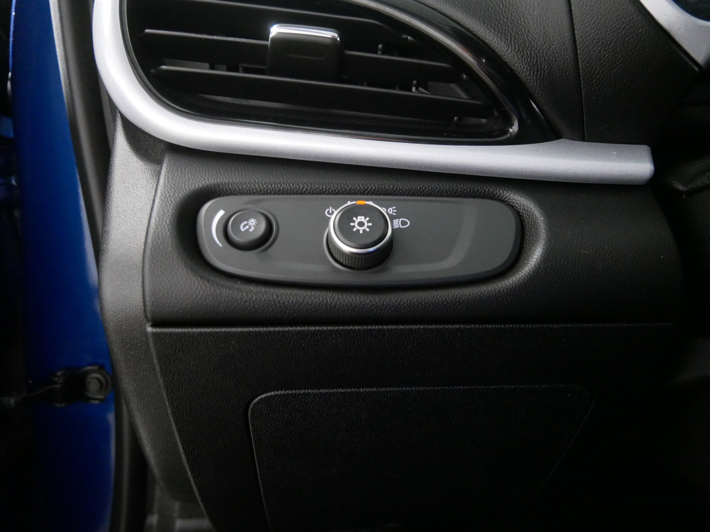 2019 Chevrolet Volt LT photo 22