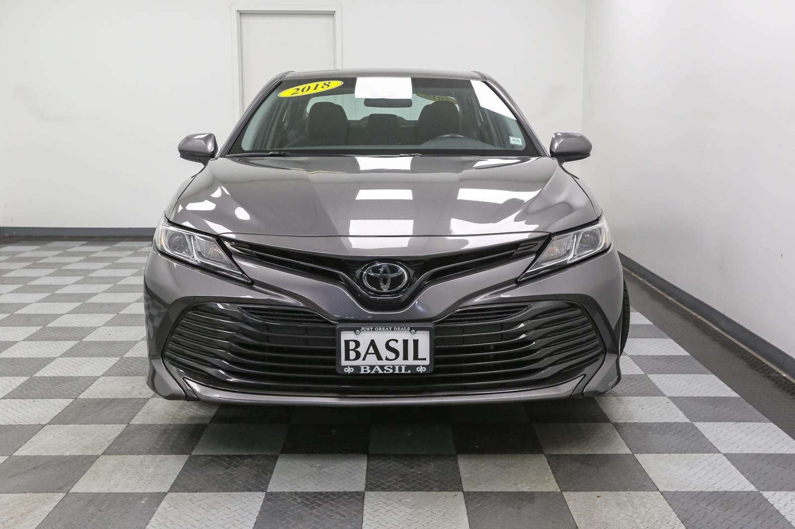 2018 Toyota Camry LE photo 2