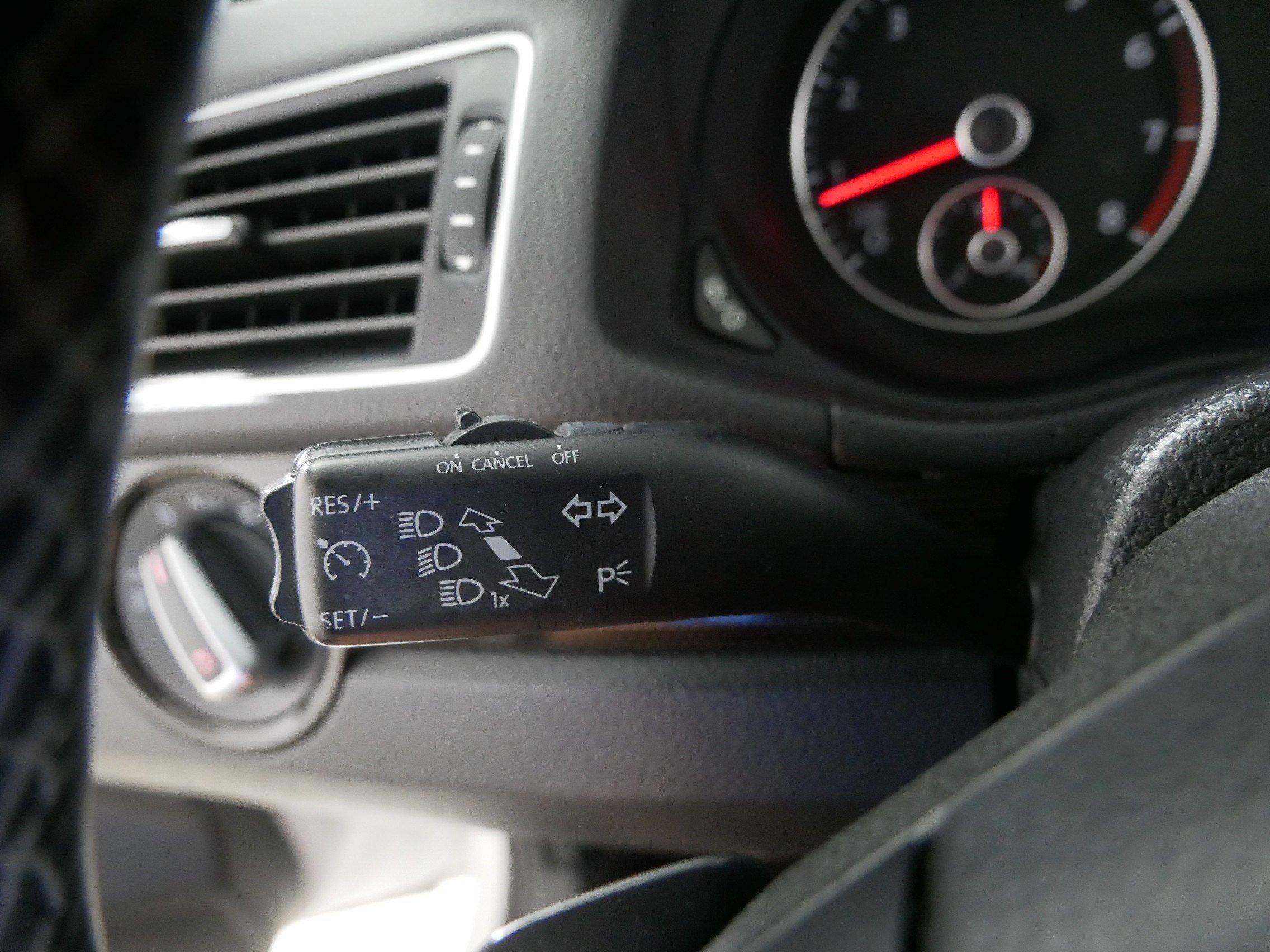 2015 Volkswagen Passat SE photo 28