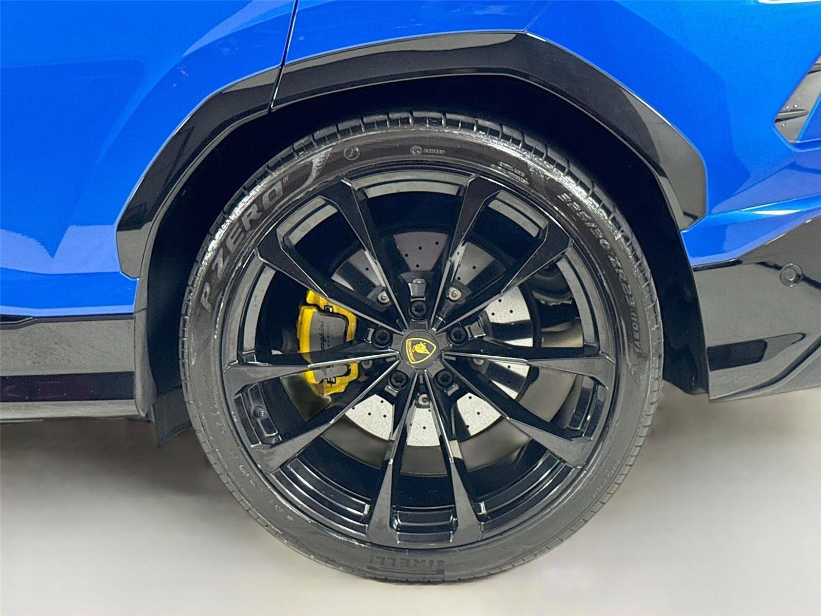 2022 Lamborghini Urus photo 35