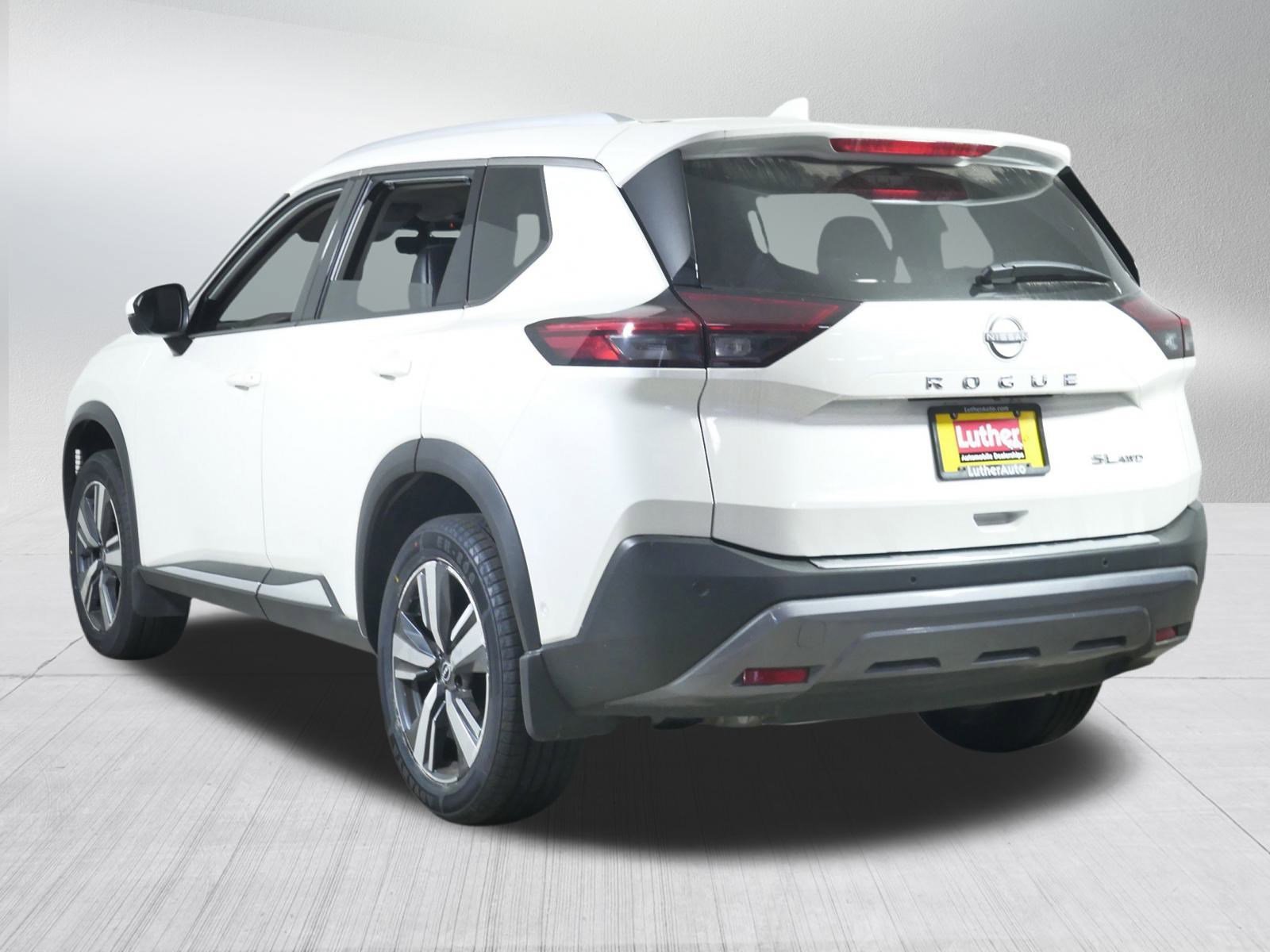 2023 Nissan Rogue SL photo 3