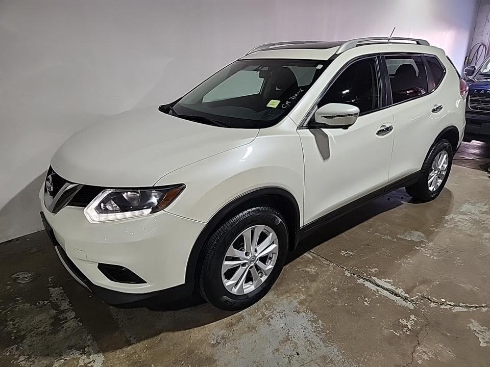 2016 Nissan Rogue SV photo 2