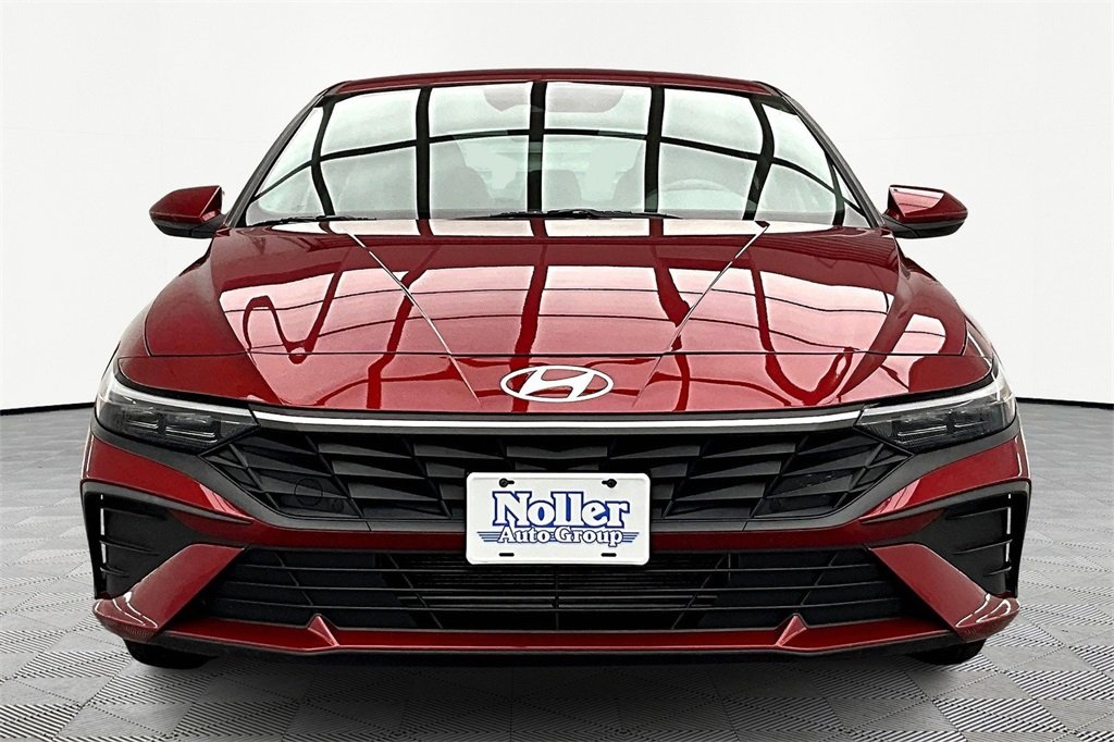 2024 Hyundai Elantra SE photo 3