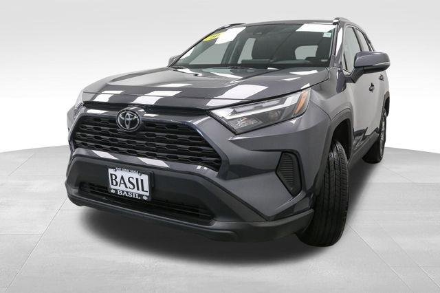 2025 Toyota RAV4 XLE photo 3