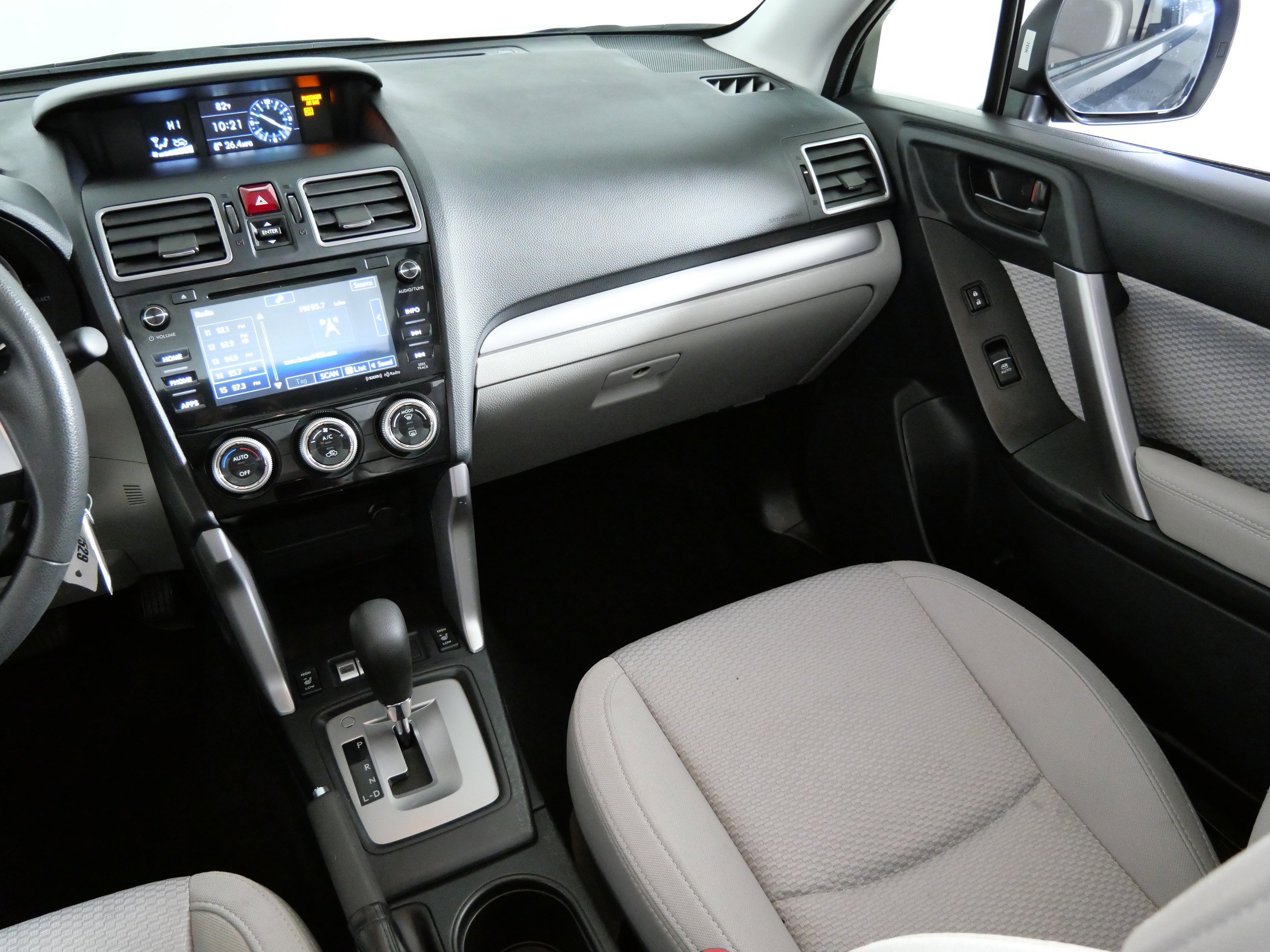 2017 Subaru Forester Premium photo 11