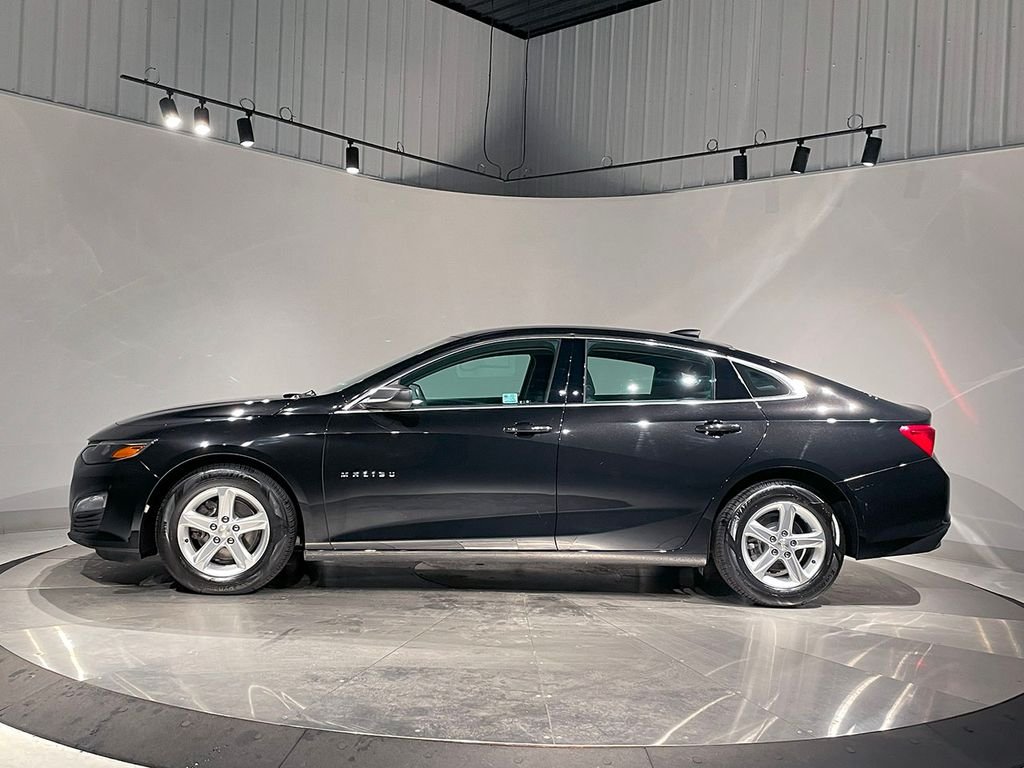 2022 Chevrolet Malibu LS photo 11
