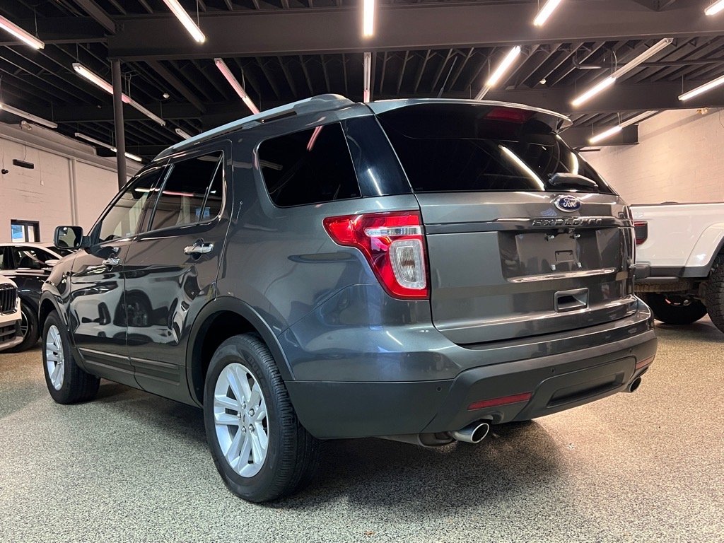 2015 Ford Explorer XLT photo 2