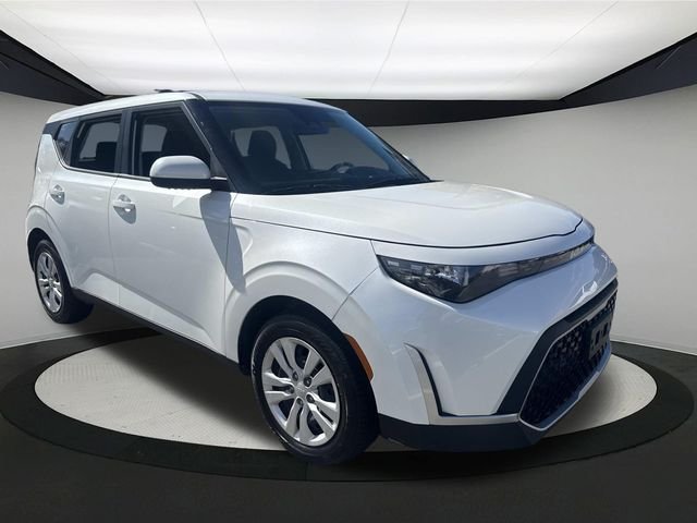 2023 Kia Soul LX photo 2