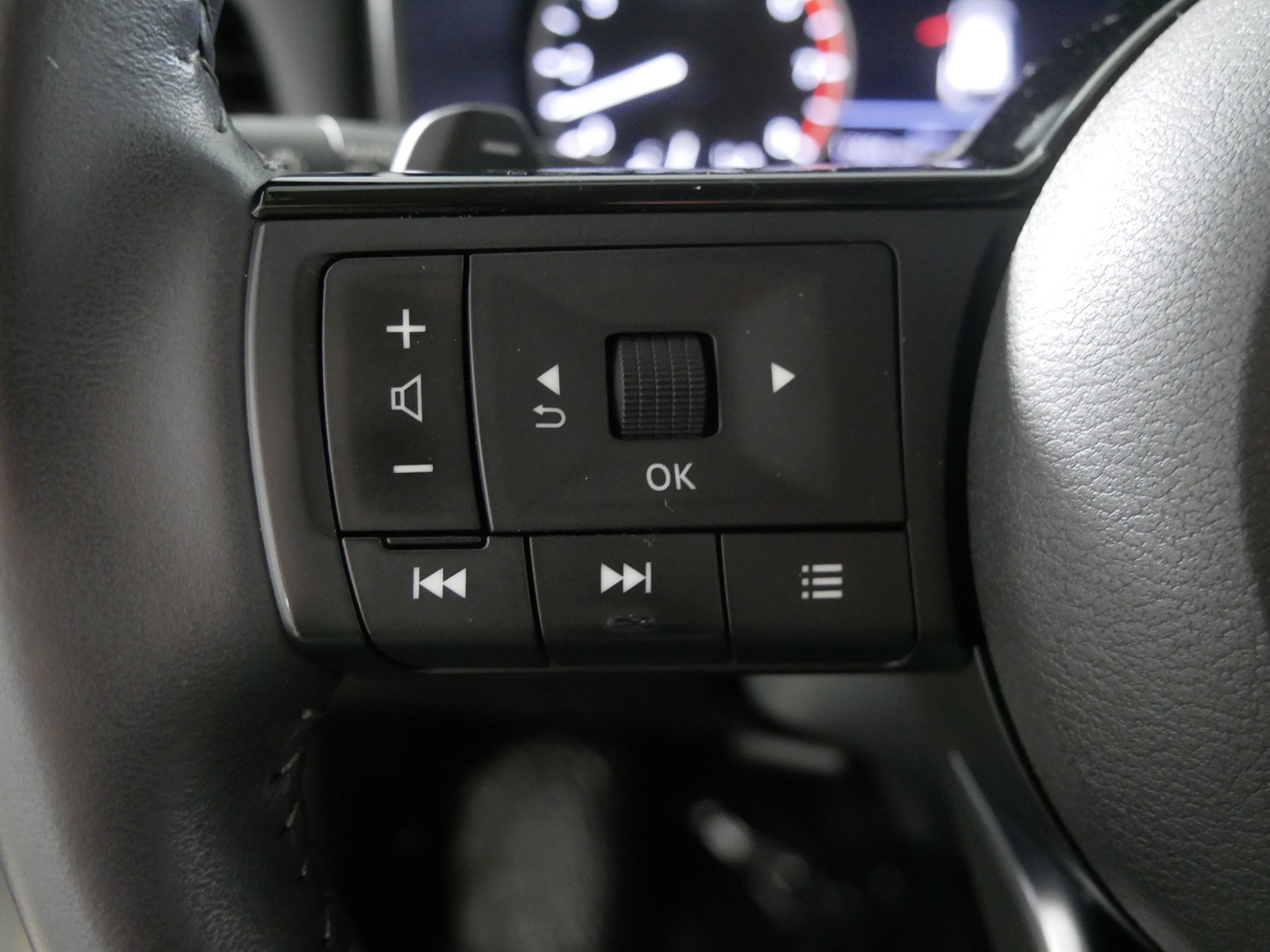 2023 Nissan Rogue SL photo 24