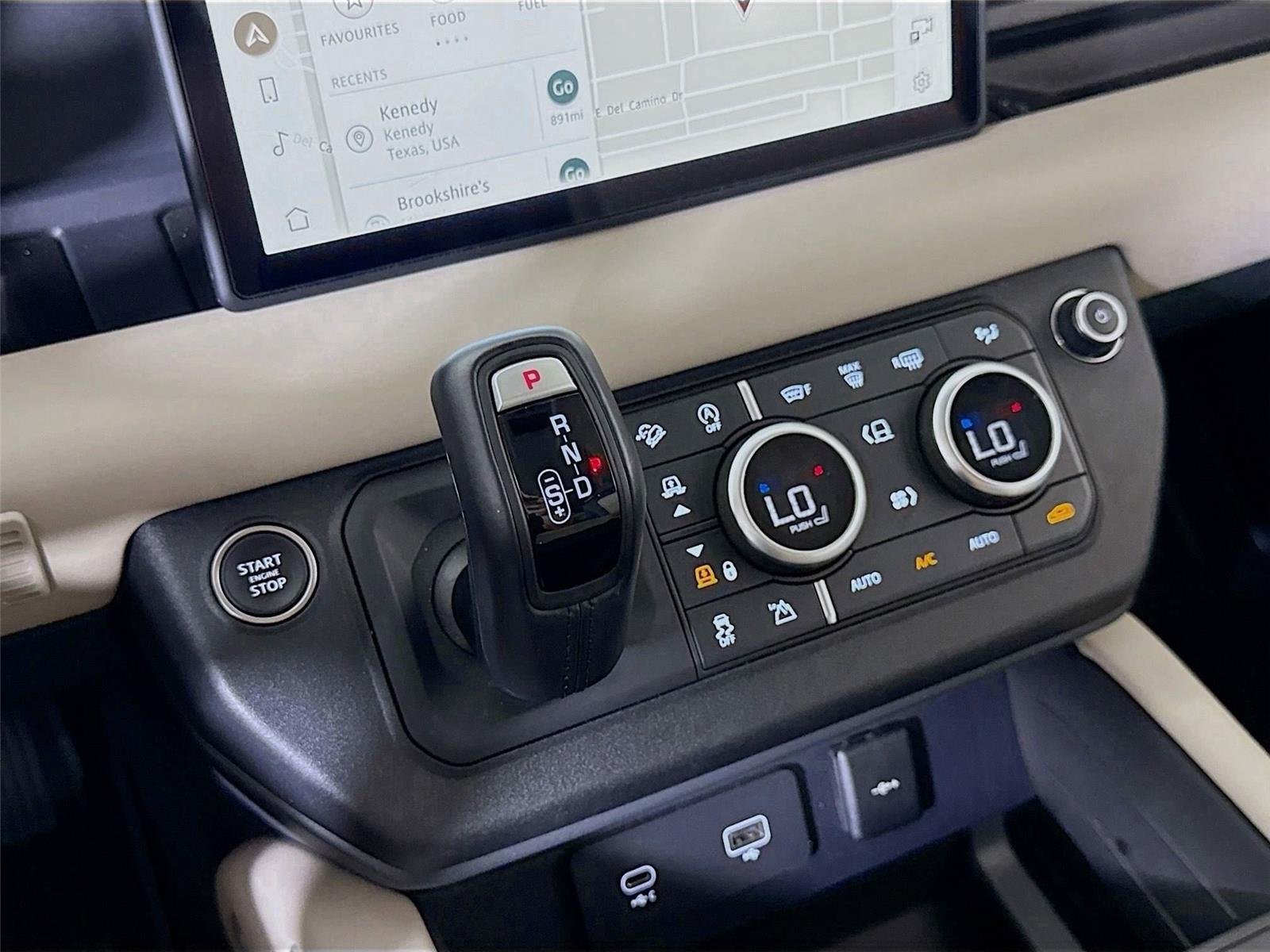 2024 Land Rover Defender X-Dynamic SE photo 12