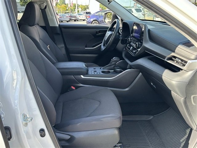 2023 Toyota Highlander L photo 10