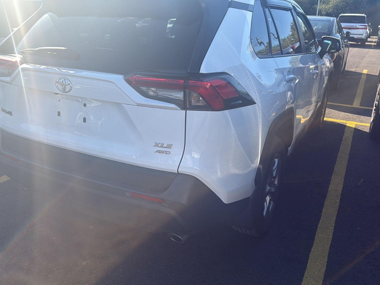 2023 Toyota RAV4 XLE photo 4