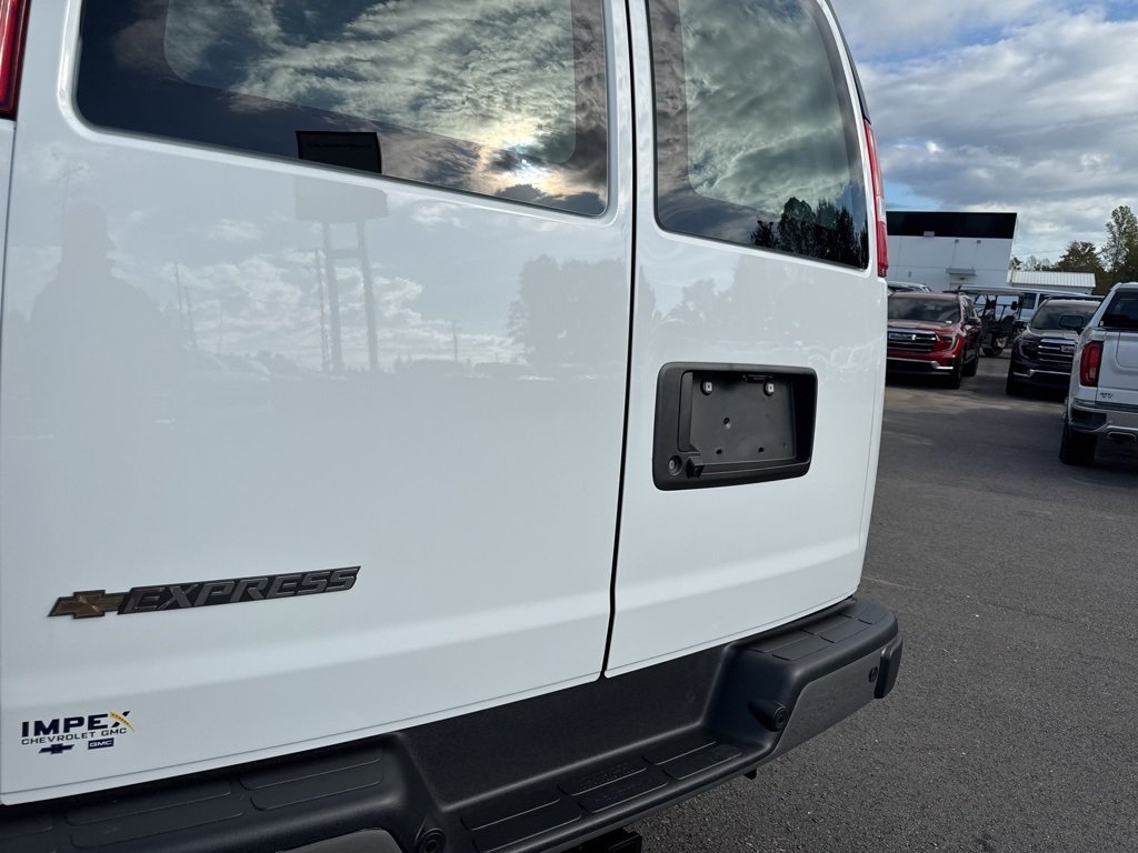 2025 Chevrolet Express 2500 Work Van photo 26