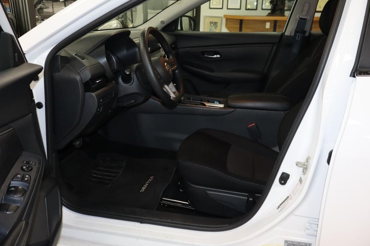 2025 Nissan Sentra SV photo 8