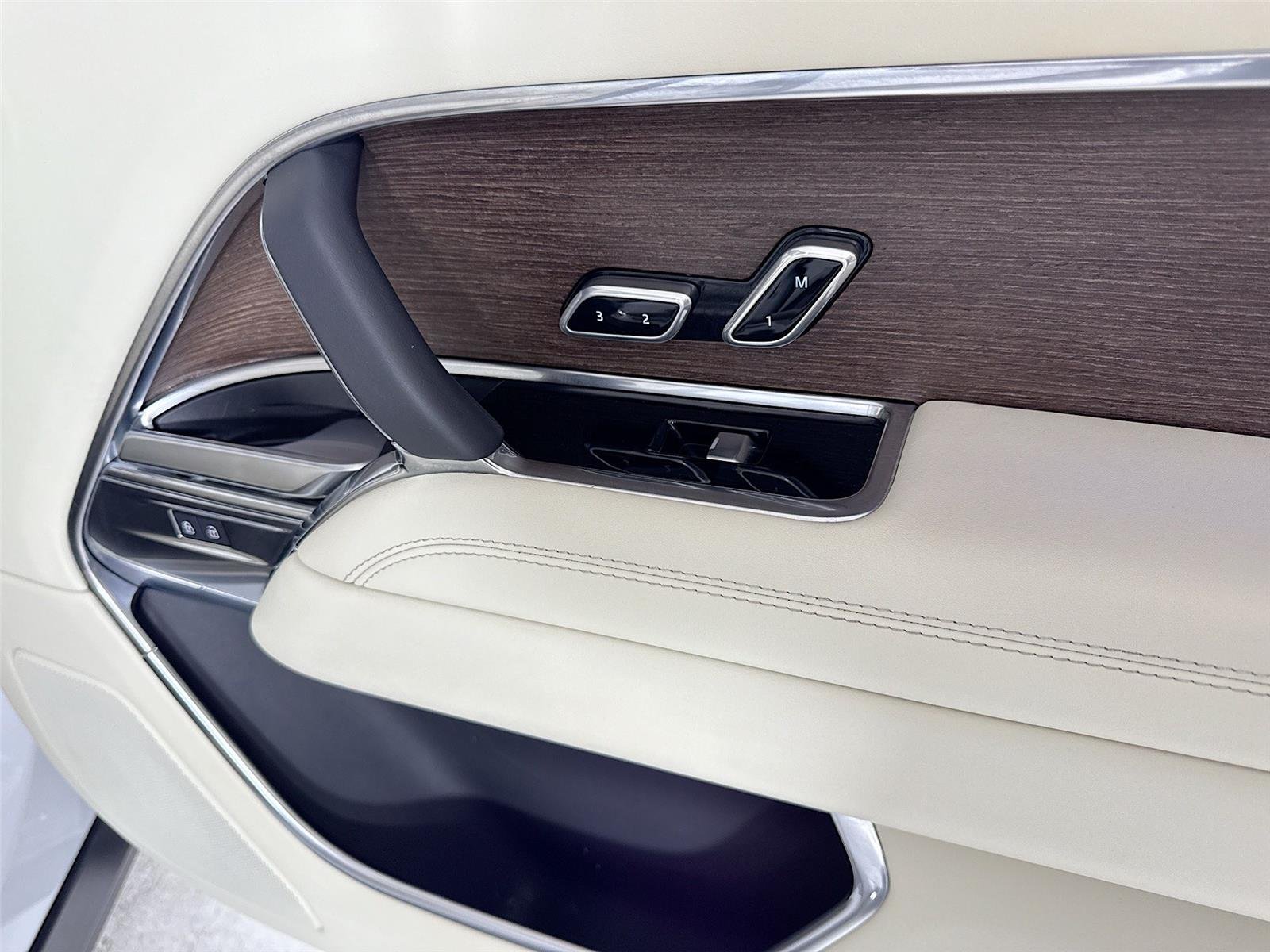 2024 Land Rover Range Rover SE SV photo 31