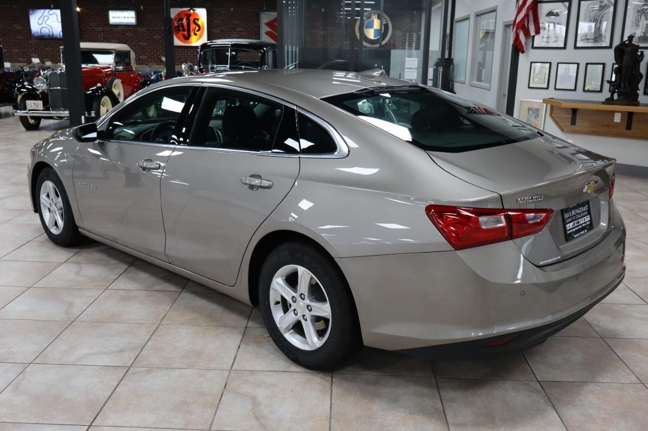 2023 Chevrolet Malibu 1LT photo 2