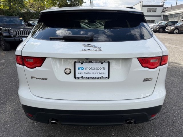 2019 Jaguar F-PACE Prestige photo 3