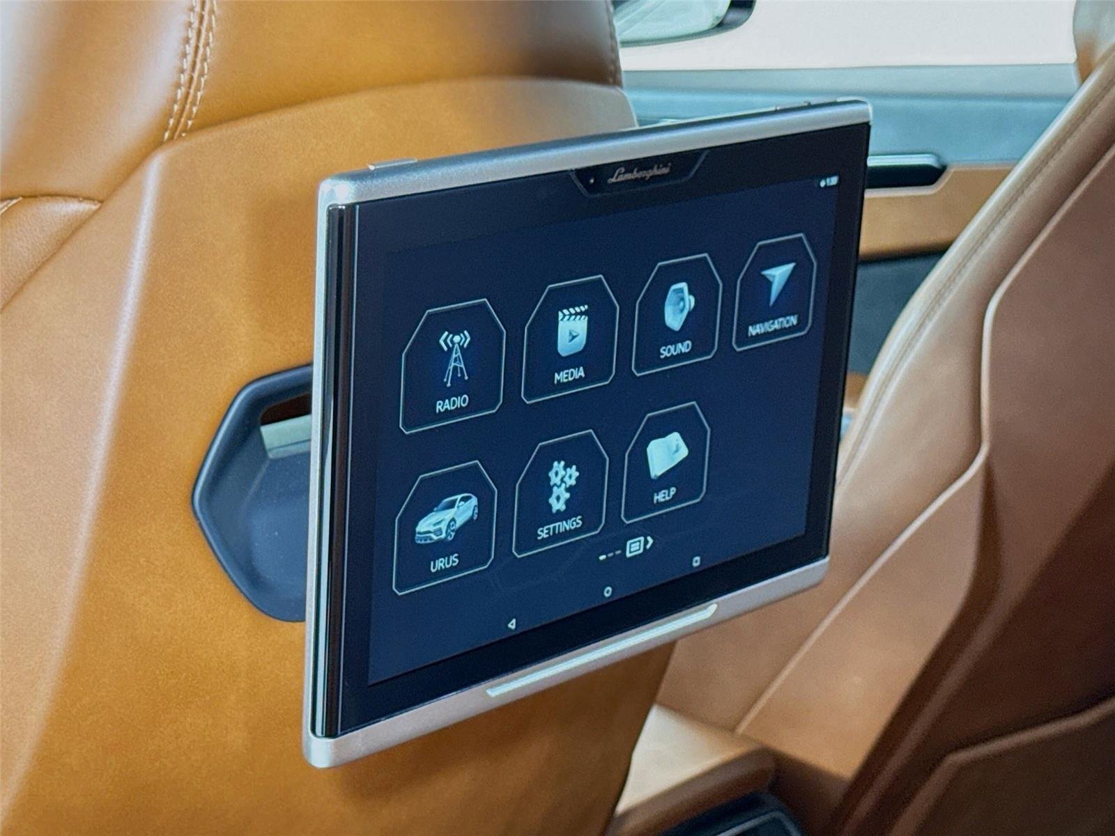 2019 Lamborghini Urus Base photo 24