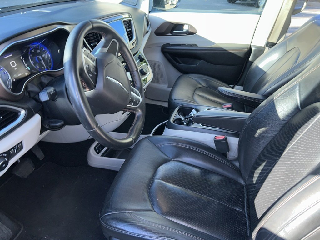 2017 Chrysler Pacifica Touring Plus photo 13