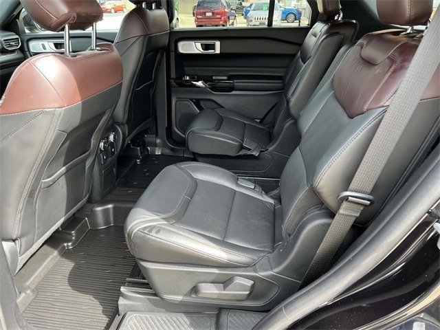 2022 Ford Explorer Platinum photo 2