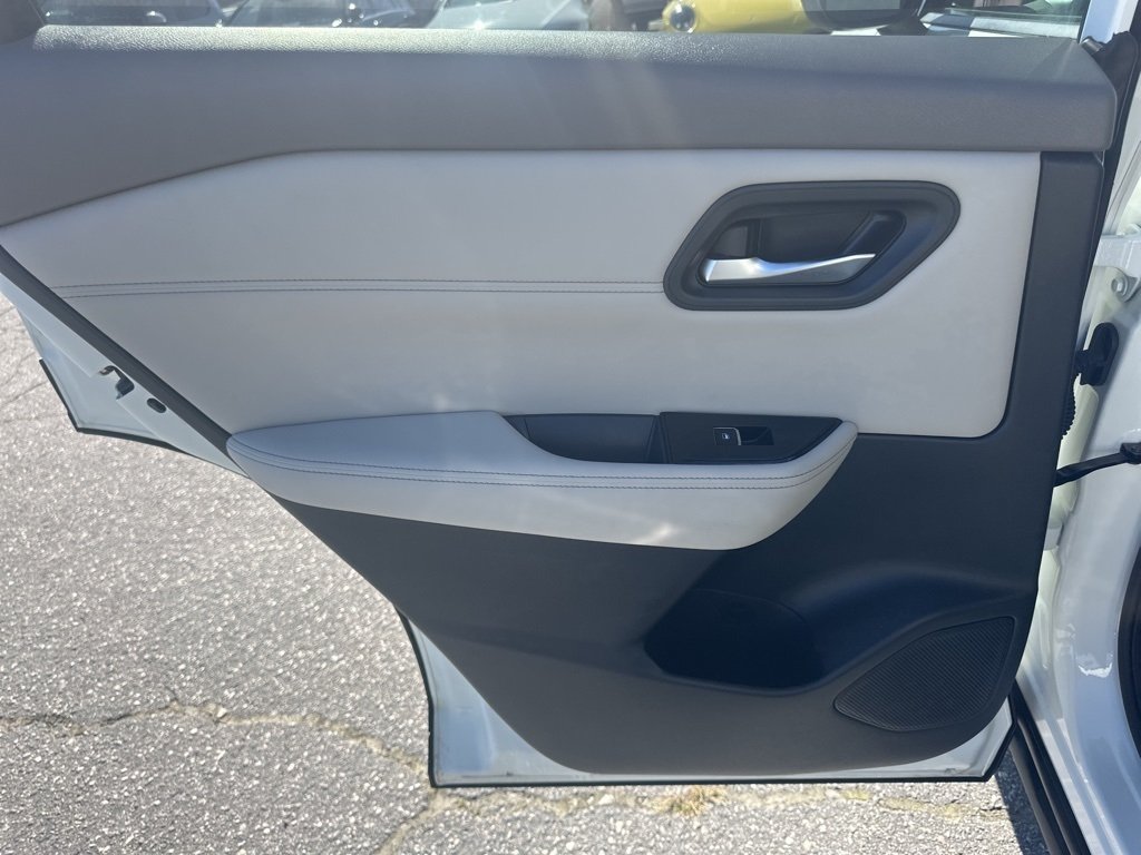 2023 Nissan Rogue SL photo 26
