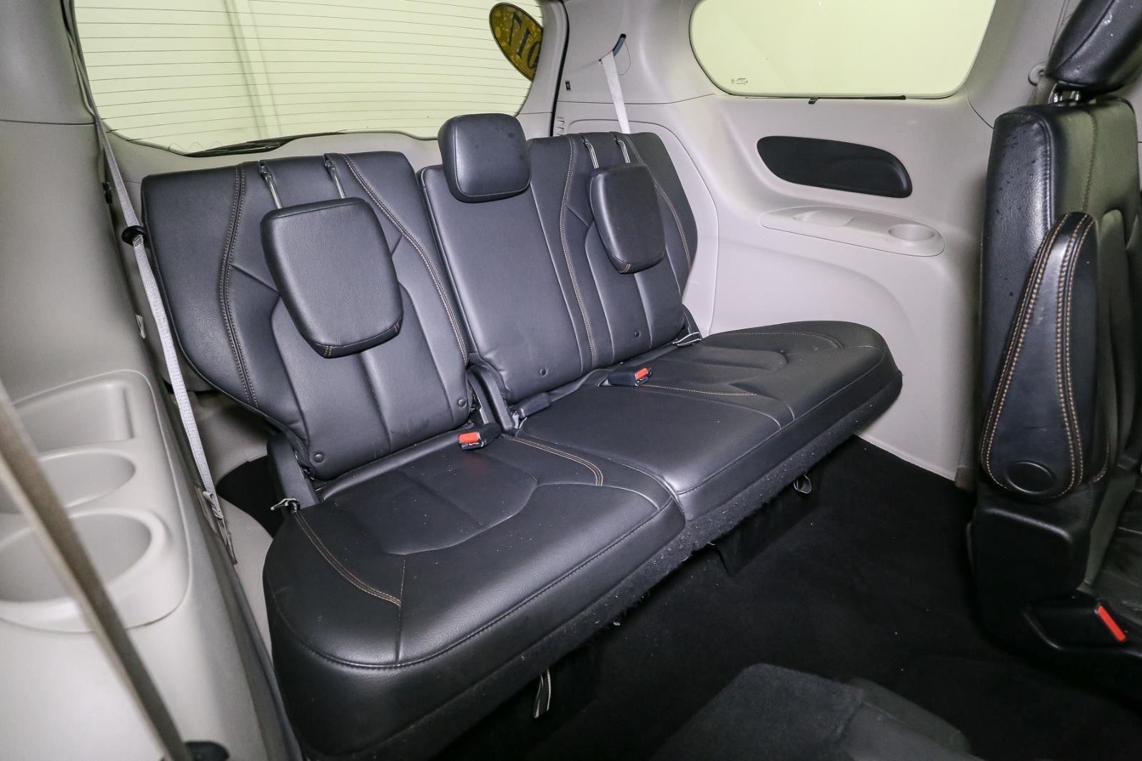 2017 Chrysler Pacifica Touring L photo 17