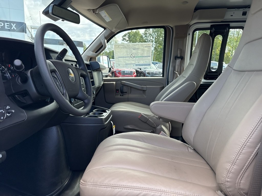 2025 Chevrolet Express 3500 Work Van photo 9