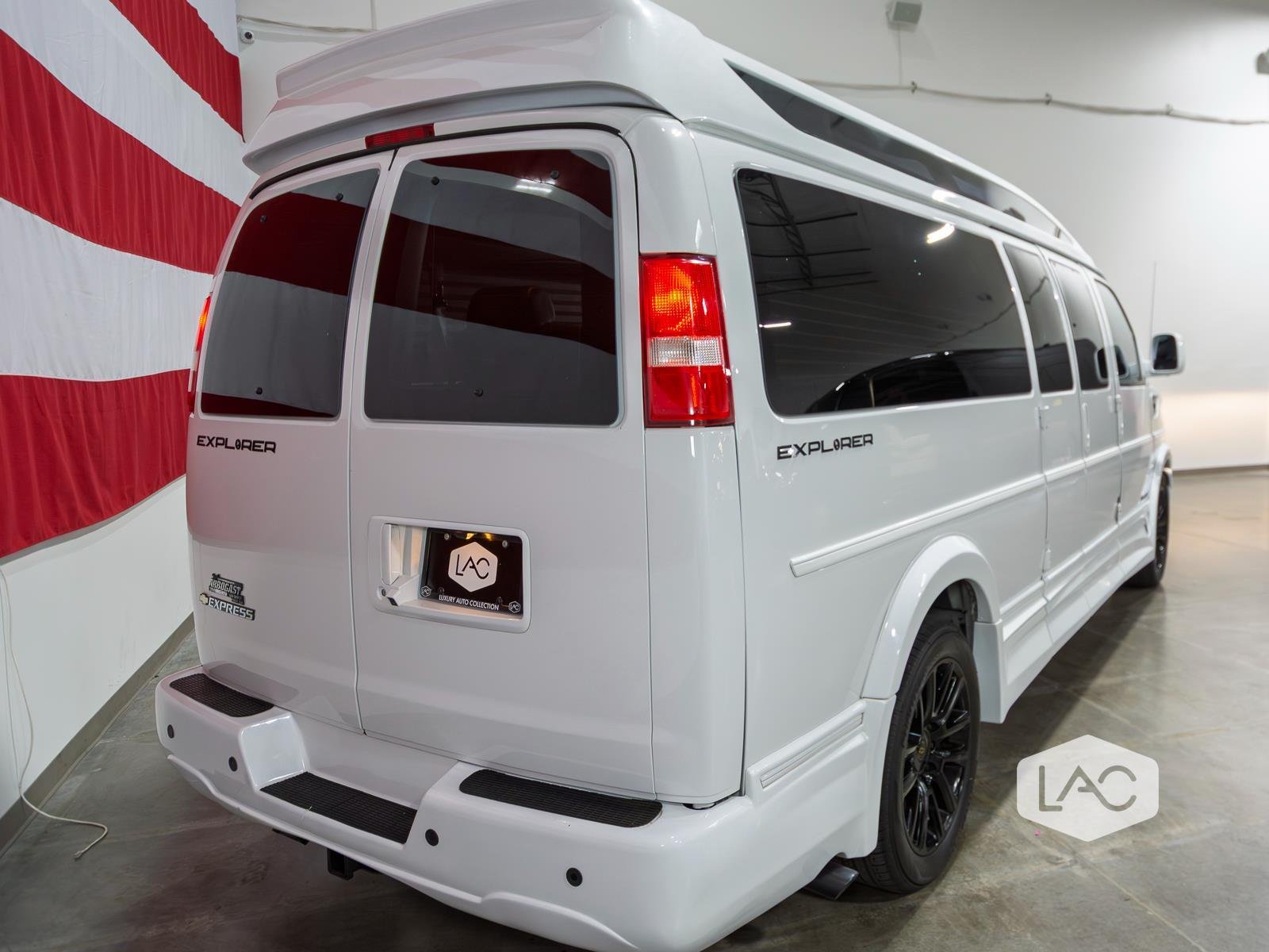 2019 Chevrolet Express photo 8