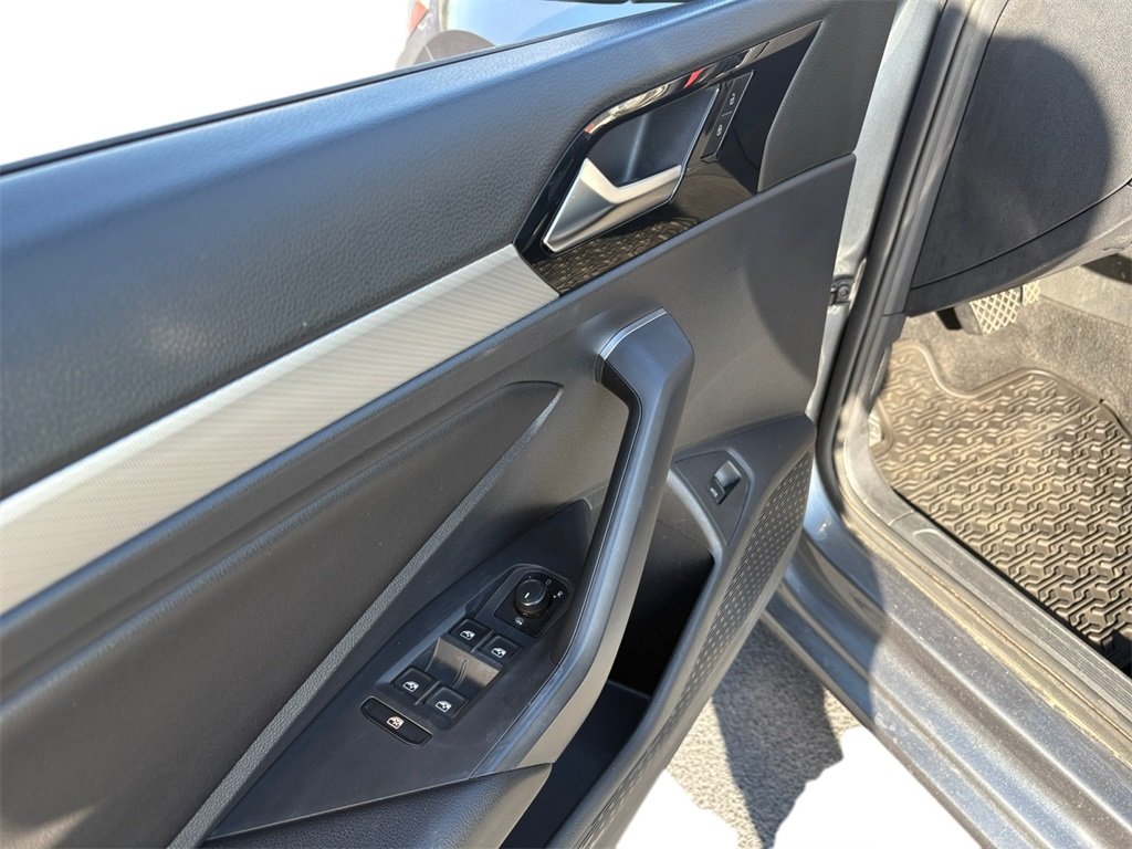 2019 Volkswagen Jetta R-Line photo 11