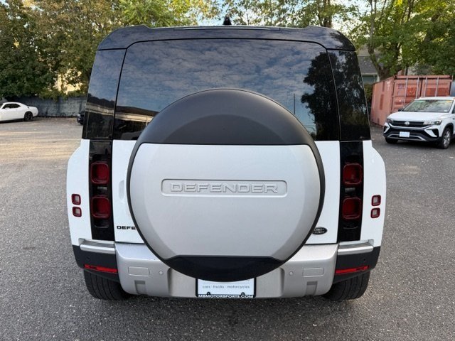 2020 Land Rover Defender 110 SE photo 3
