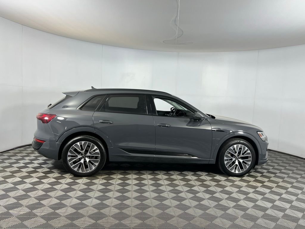 2024 Audi Q8 E-tron Premium Plus photo 2