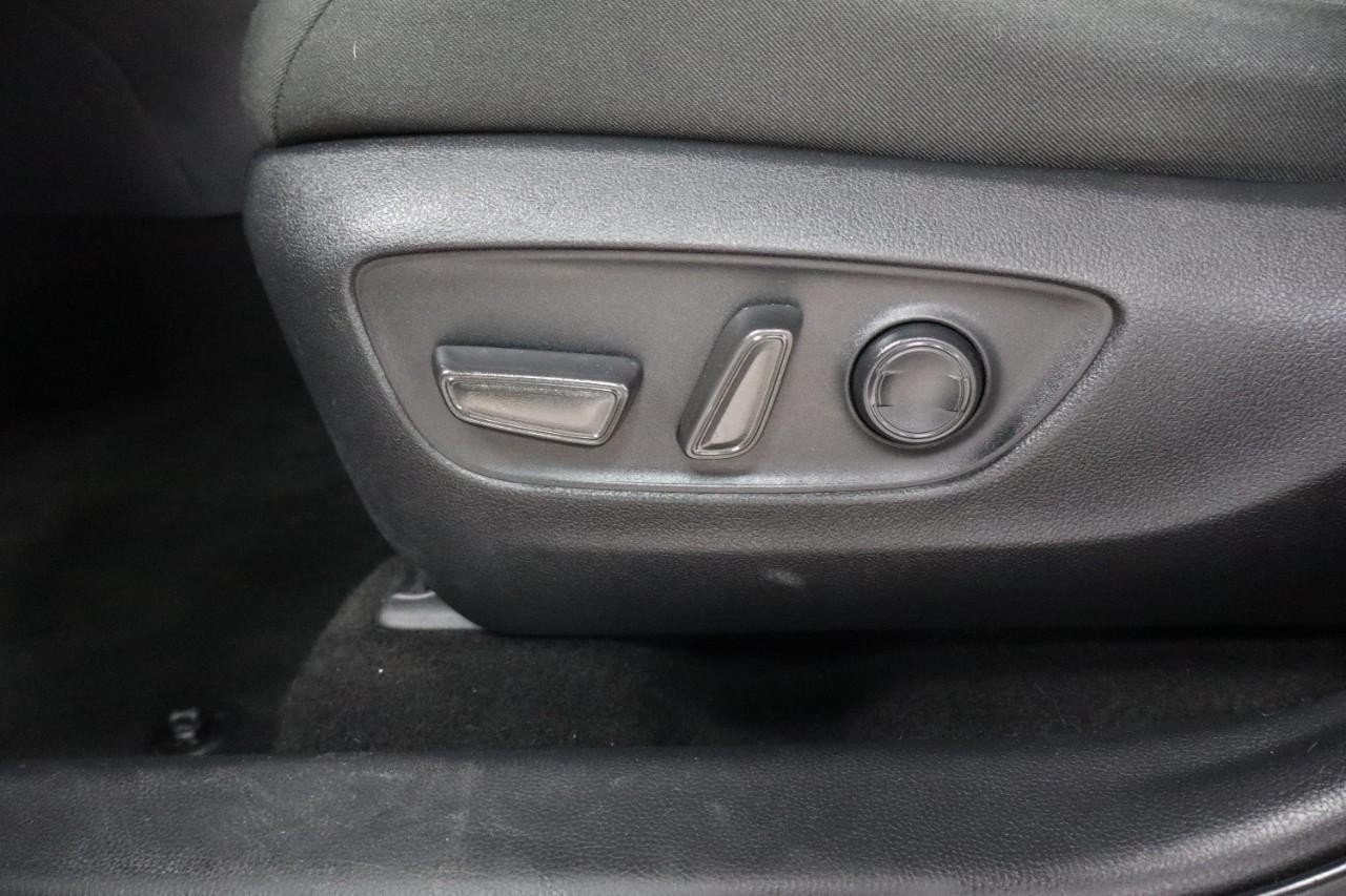 2023 Toyota RAV4 XLE photo 17