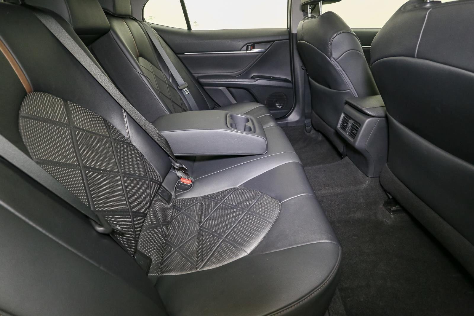2018 Toyota Camry XLE photo 17