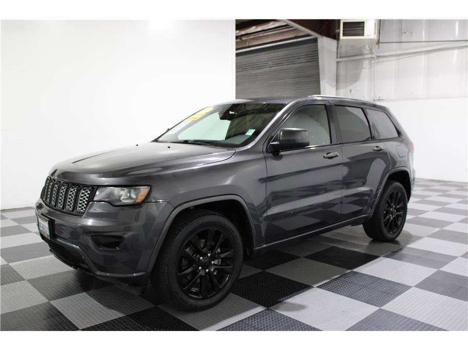 2018 Jeep Grand Cherokee Altitude photo 3