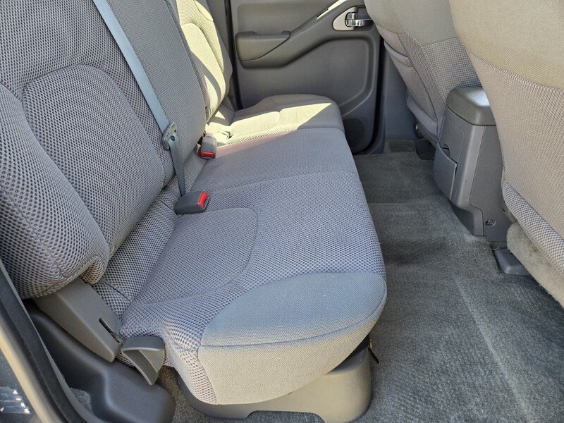 2017 Nissan Frontier SV photo 10