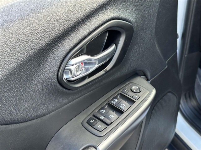 2022 Jeep Cherokee Latitude Lux photo 25