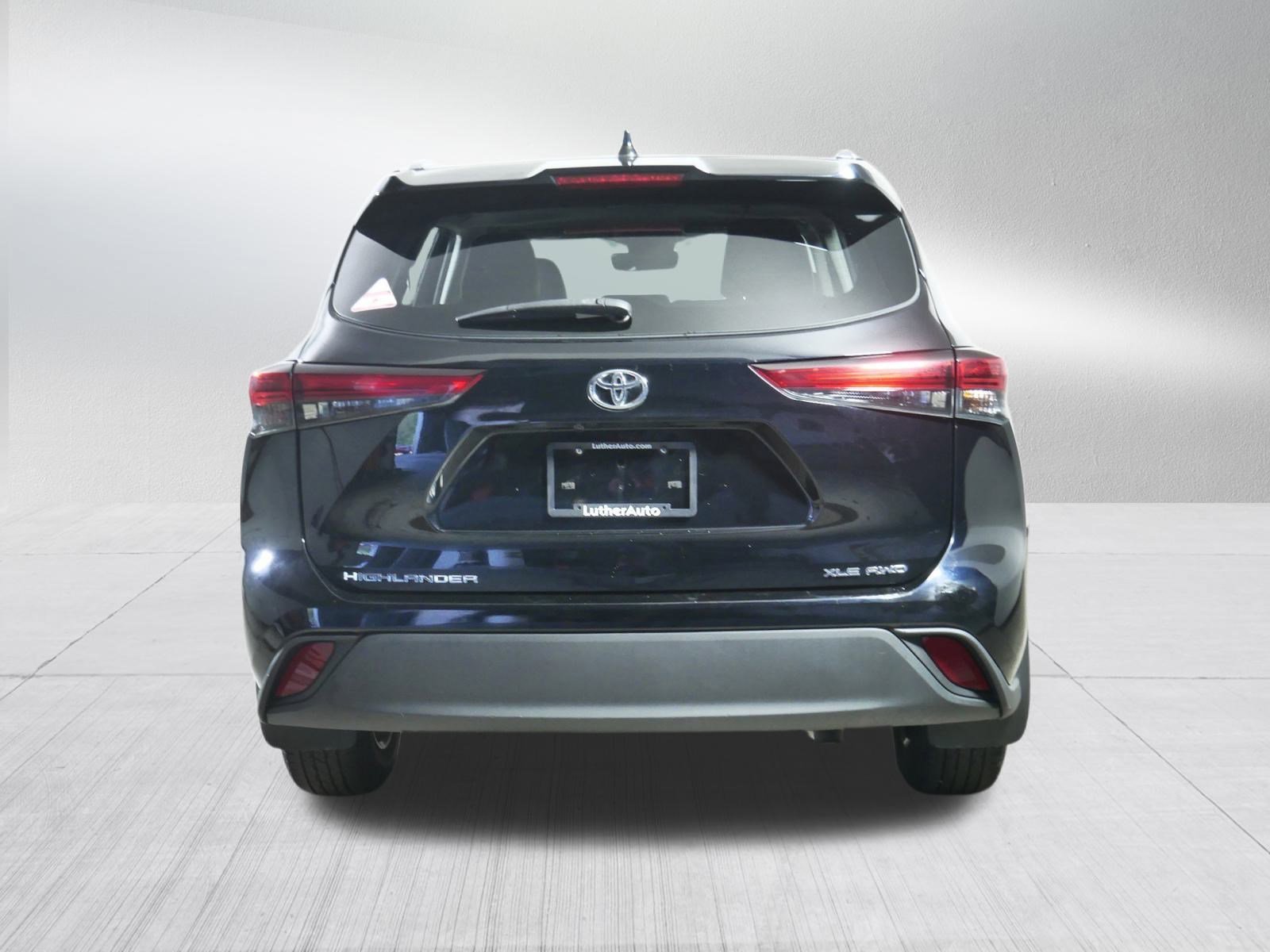 2021 Toyota Highlander XLE photo 6