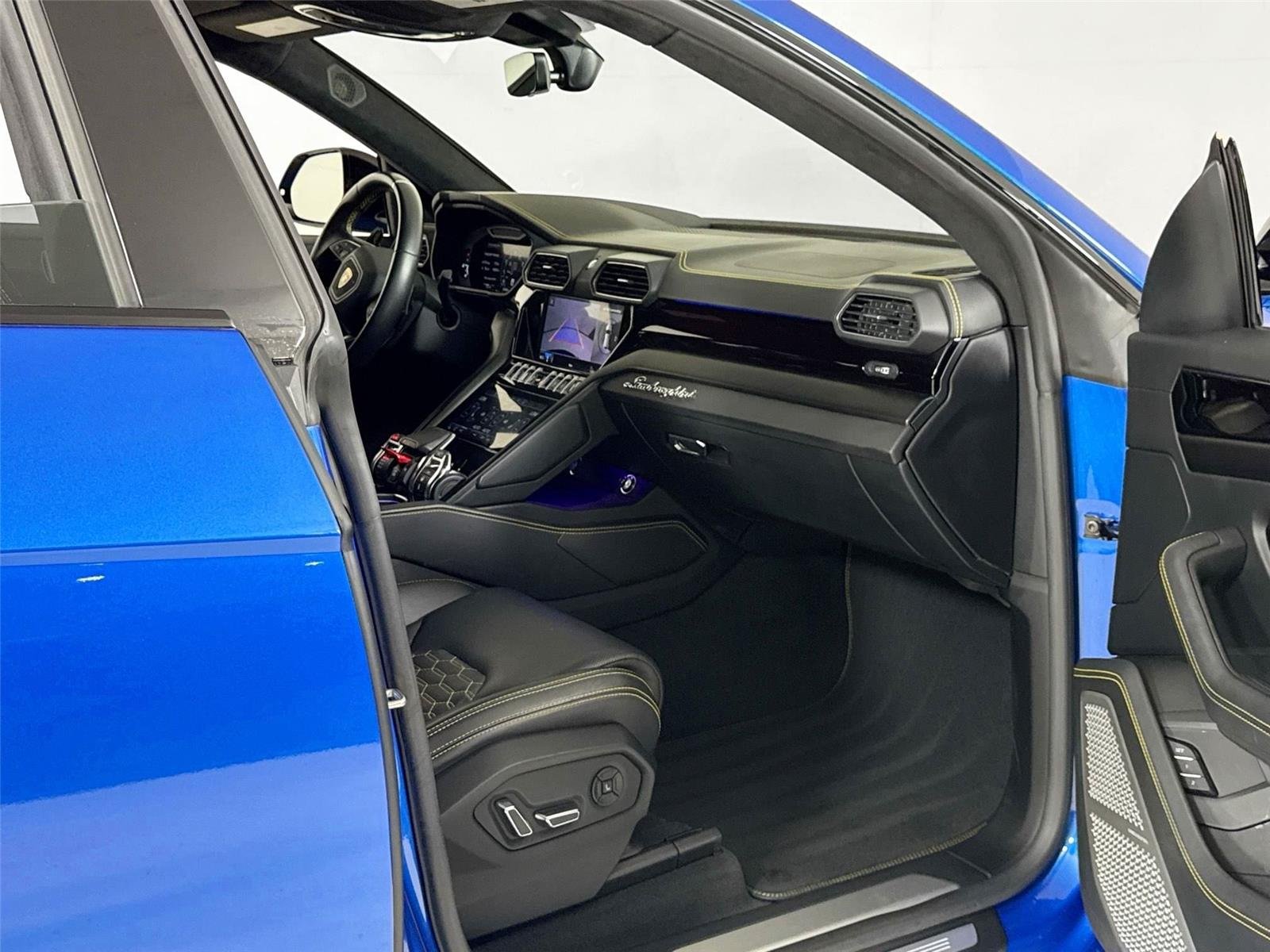 2022 Lamborghini Urus photo 27