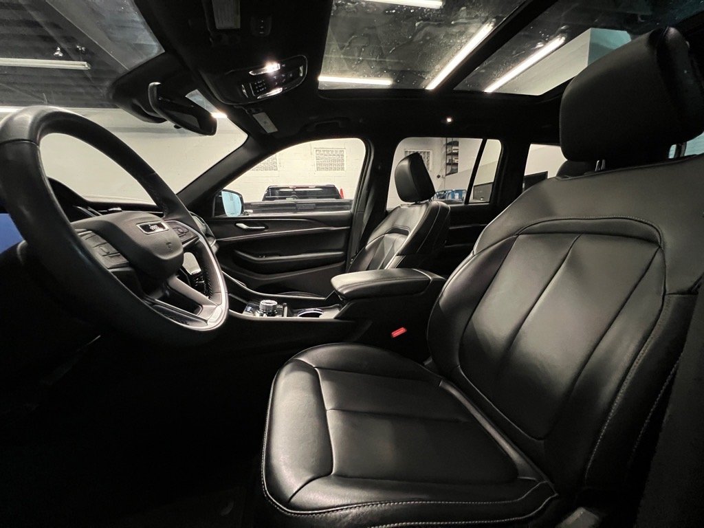 2024 Jeep Cherokee Limited 4xe photo 3