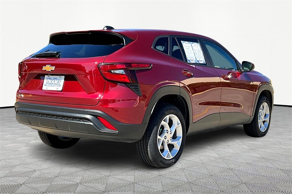 2024 Chevrolet Trax LS photo 2
