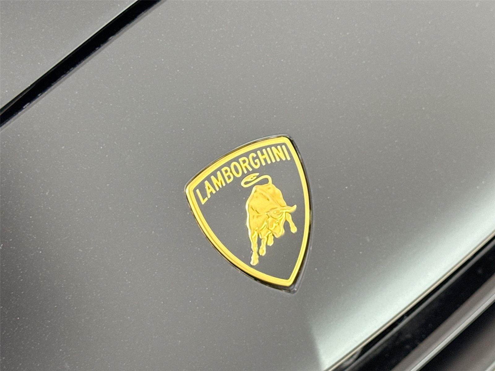 2023 Lamborghini Urus Performante photo 32