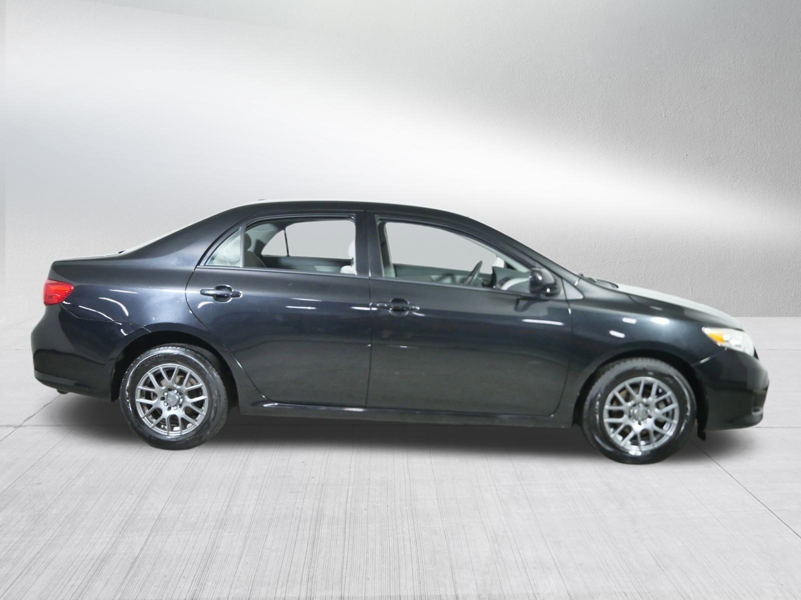 2010 Toyota Corolla LE photo 7