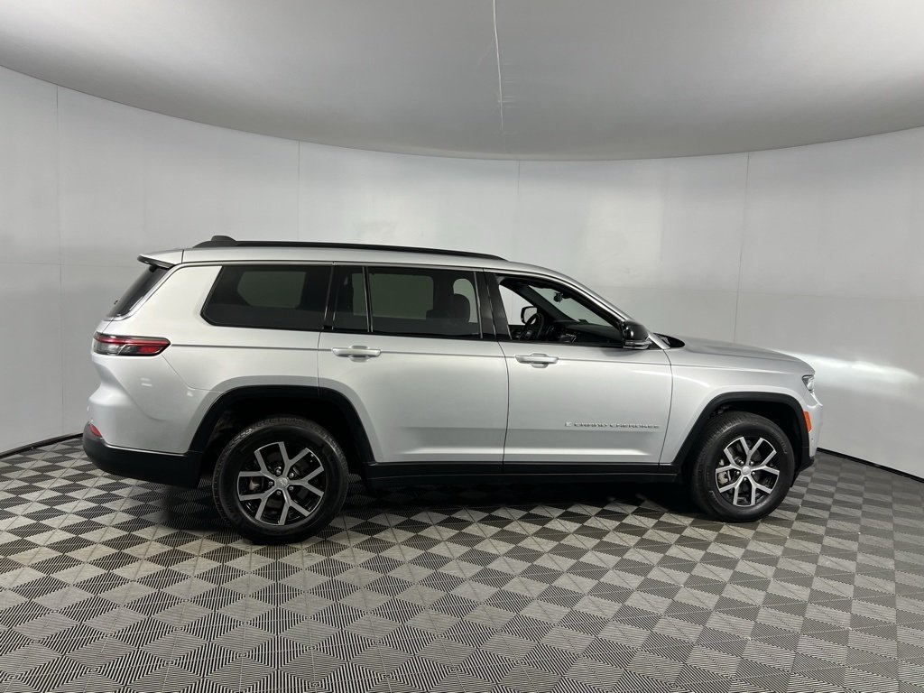 2024 Jeep Grand Cherokee Limited photo 3