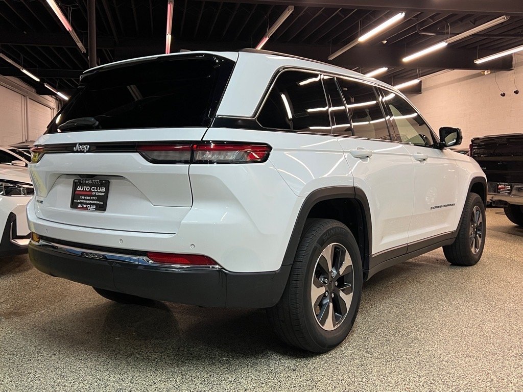 2024 Jeep Cherokee Limited 4xe photo 2