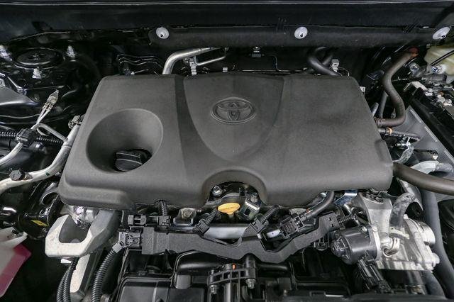 2025 Toyota RAV4 XLE photo 12