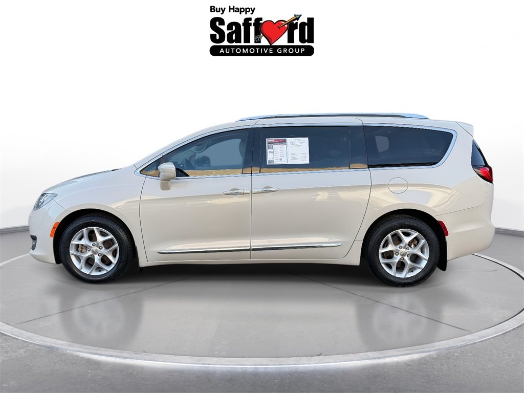 2017 Chrysler Pacifica Touring Plus photo 3