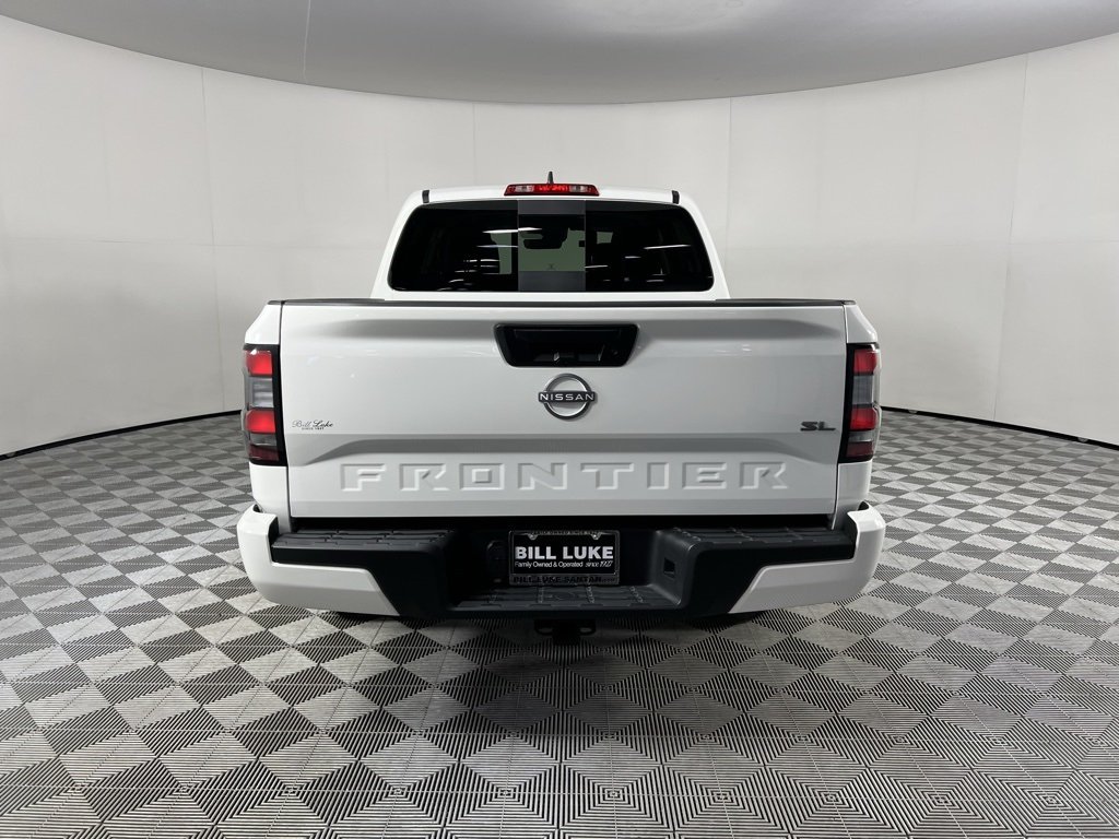 2024 Nissan Frontier Crew Cab SL photo 2