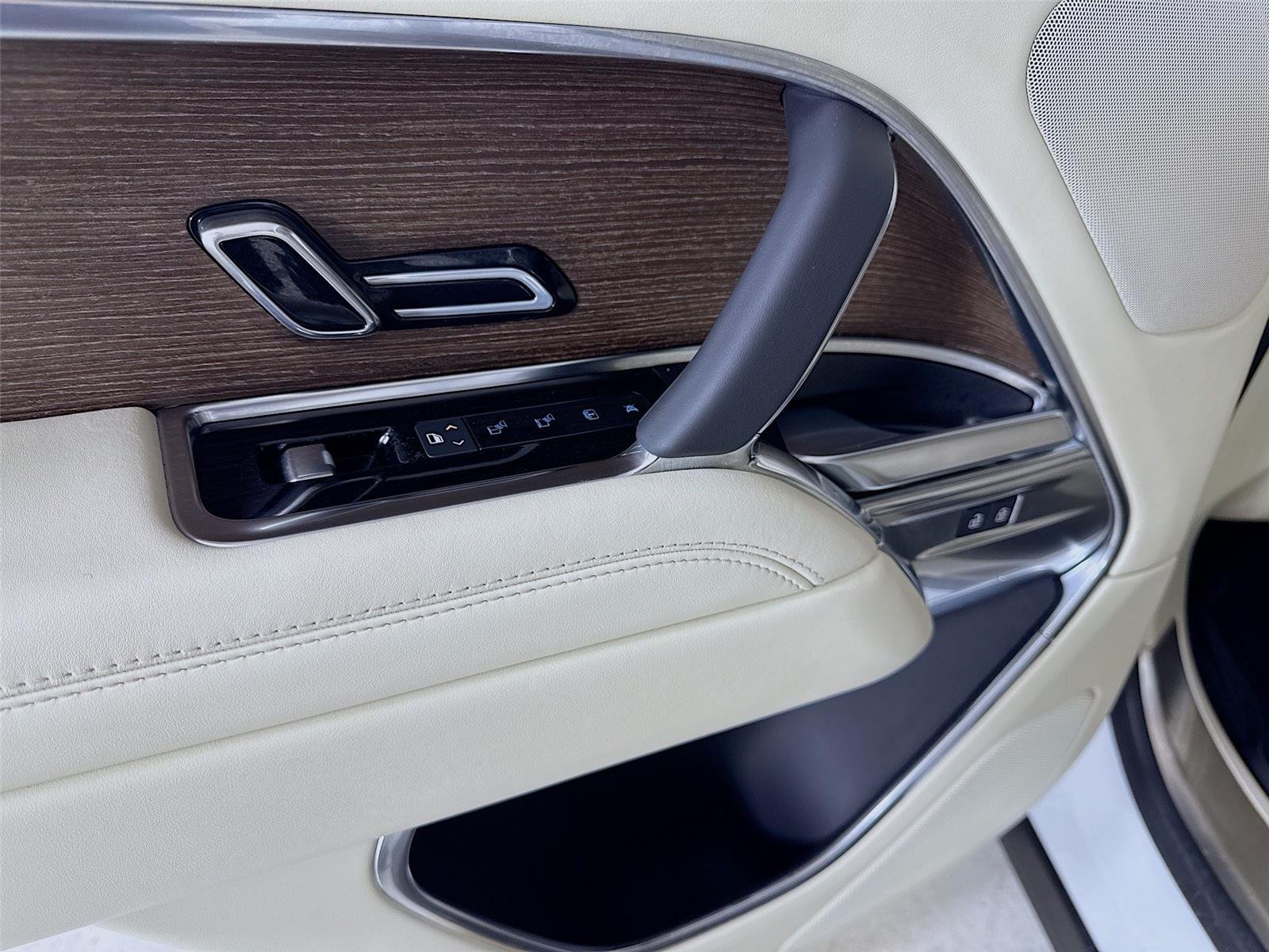 2024 Land Rover Range Rover SE SV photo 23