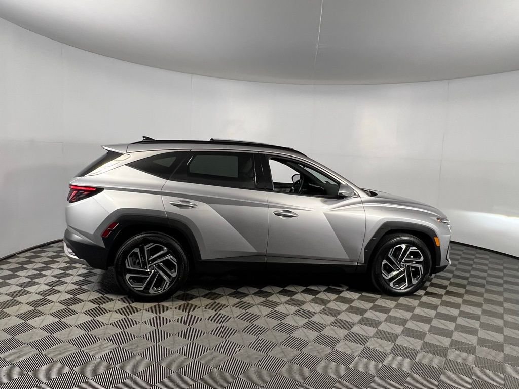 2025 Hyundai Tucson Limited photo 3
